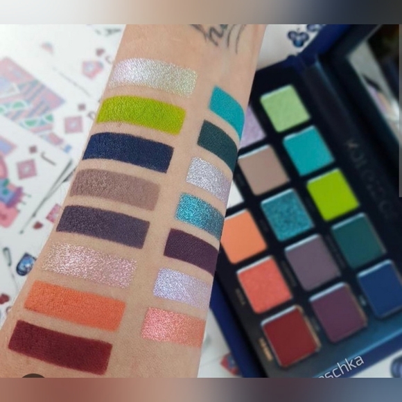 NWT- DISCONTINUED- Kaleidos x Angelica Nyqvist The Club Nebula Eyeshadow Palette - Picture 8 of 9